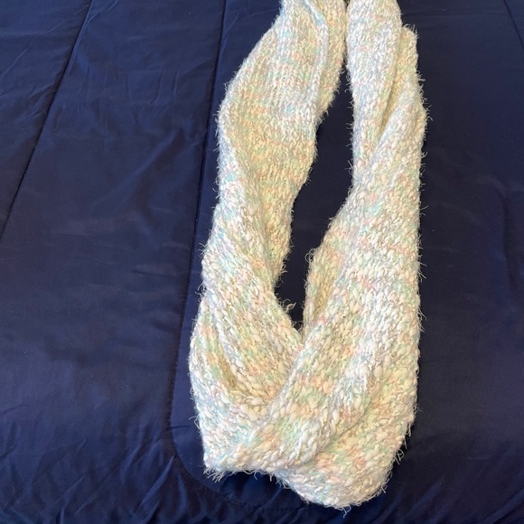 Pastel scarf - Picture 3 of 5